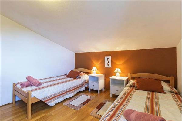 House K1, for 11 persons