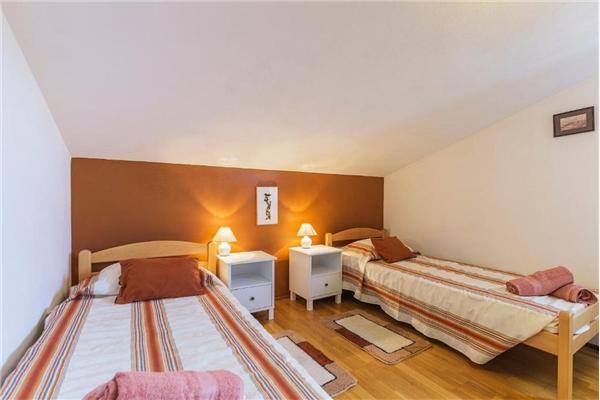 House K1, for 11 persons