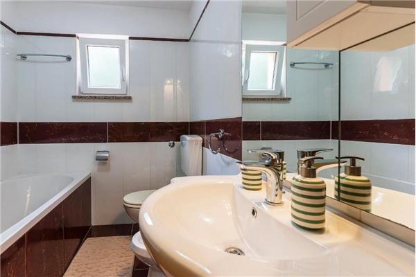 House K1, for 11 persons