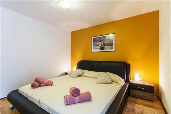 House K1, for 11 persons