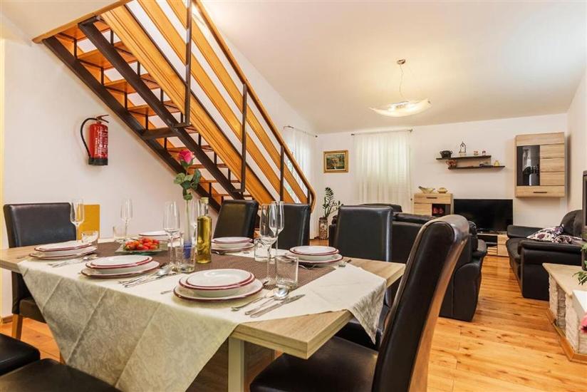 House K1, for 11 persons