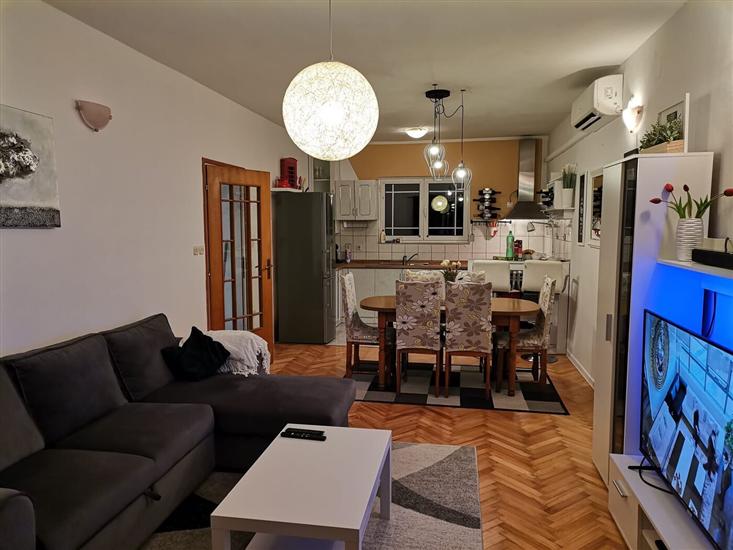 Apartment A1, for 5 persons