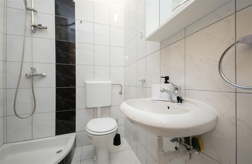 House K1, for 12 persons