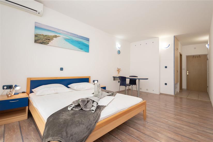 House K1, for 12 persons