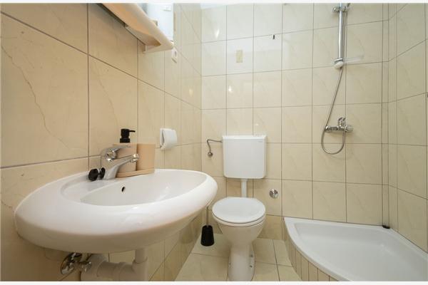 House K1, for 12 persons