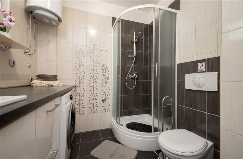 House K1, for 12 persons