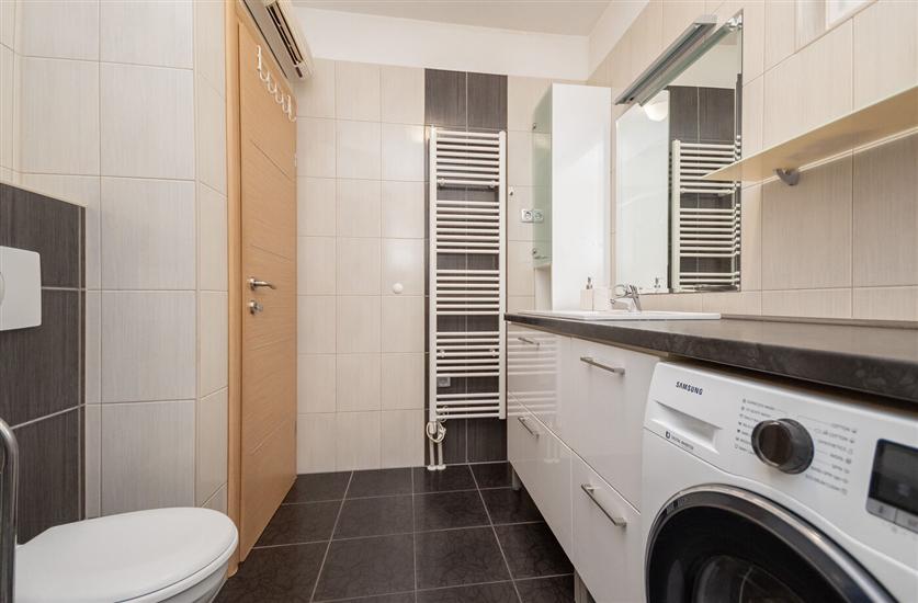 House K1, for 12 persons