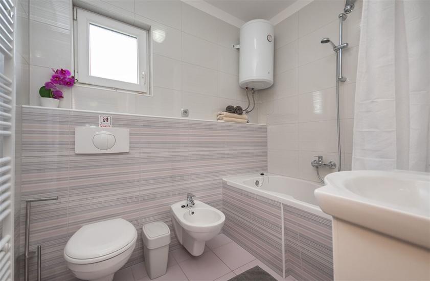 House K1, for 12 persons