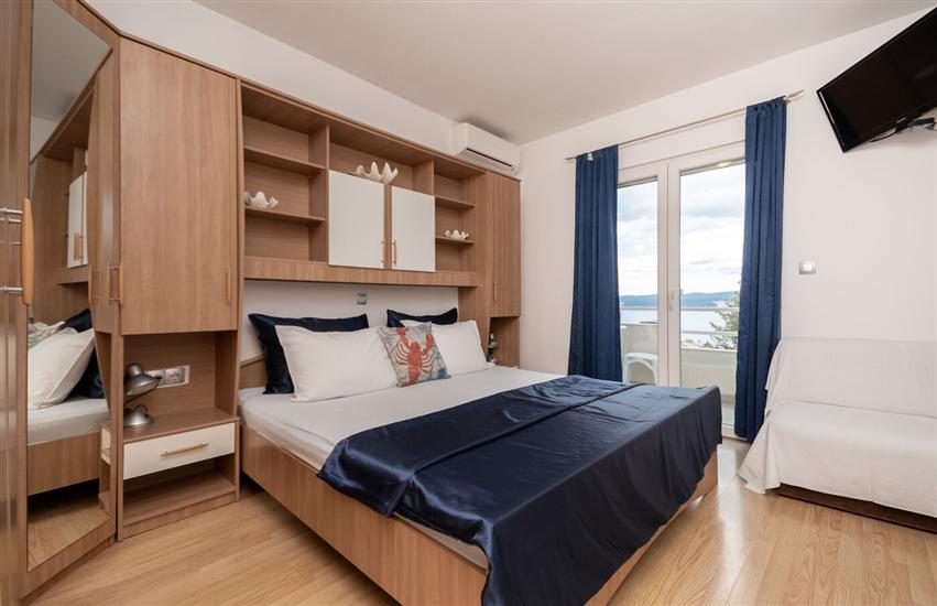 House K1, for 12 persons