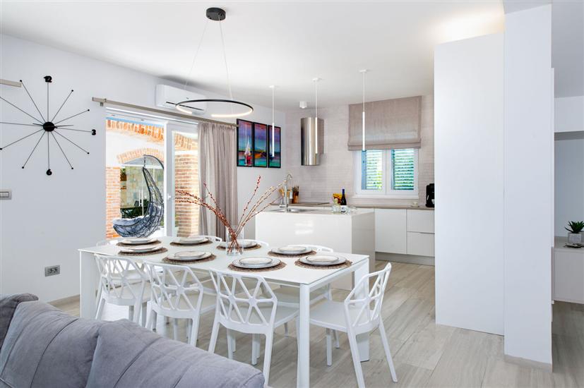 House K1, for 8 persons