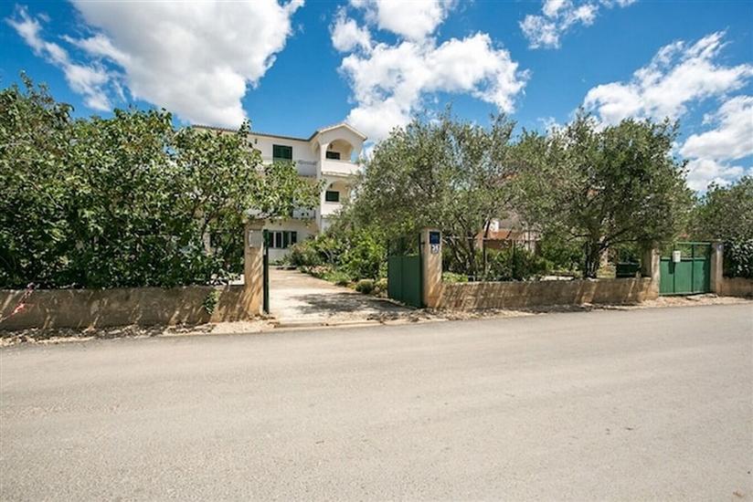 Apartments Katin Kutak