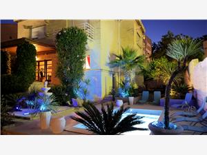 Villa Beach location Split, Size 185.00 m2, Accommodation with pool, Airline distance to the sea 200 m