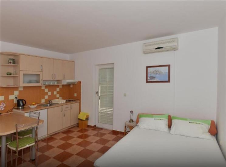 Apartment A4, for 4 persons