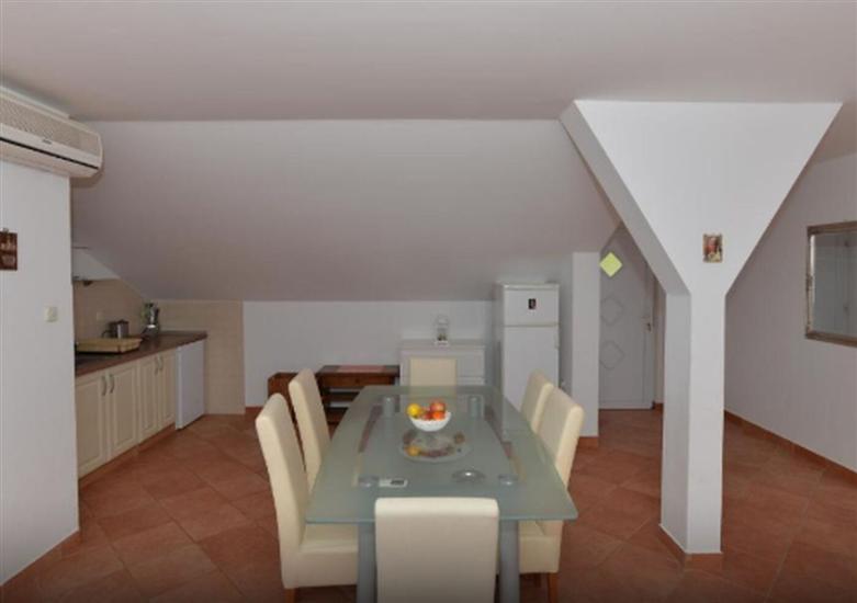 Apartment A5, for 5 persons