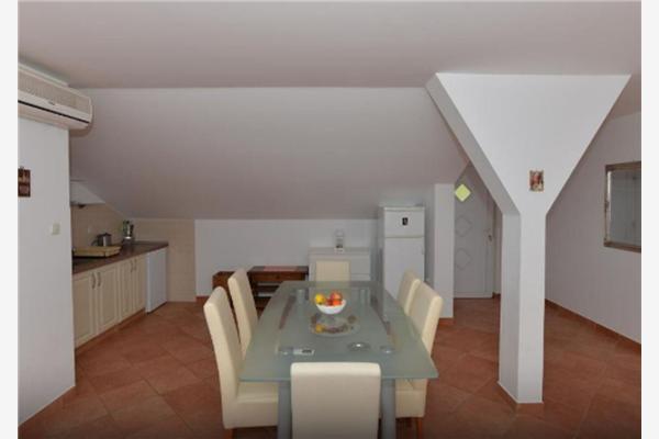 Apartment A5, for 5 persons