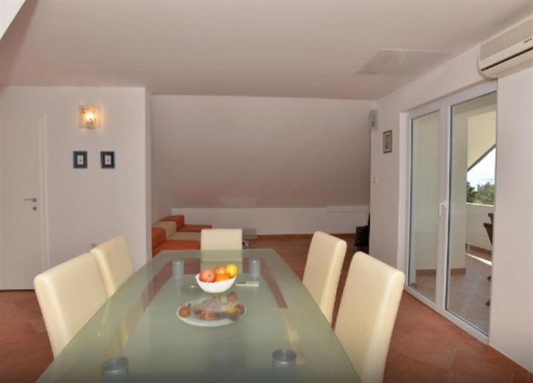 Apartment A5, for 5 persons