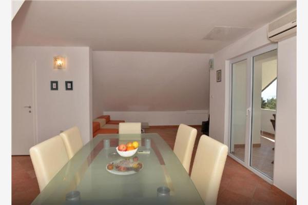 Apartment A5, for 5 persons