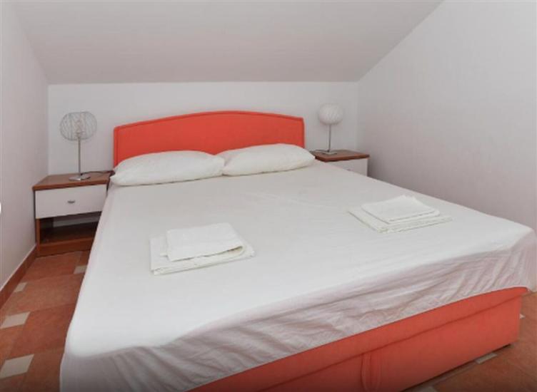 Apartment A5, for 5 persons