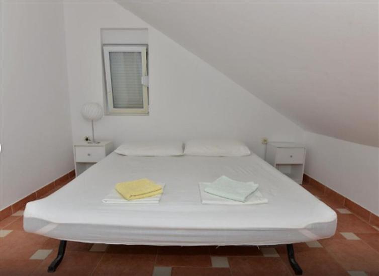 Apartment A5, for 5 persons