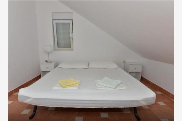 Apartment A5, for 5 persons
