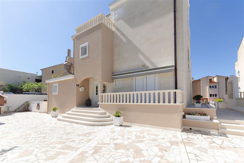 Apartments and Rooms Kapulica