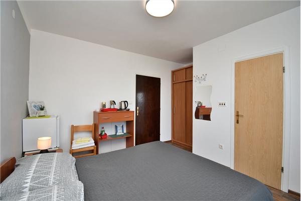 Room S1, for 2 persons