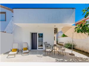 House Korbar Slatina - island Vir, Size 35.00 m2, Airline distance to town centre 300 m
