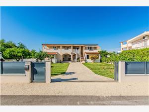 Apartments Juracak Josip i Mira Ninske Vodice (Zadar), Size 55.00 m2, Airline distance to the sea 120 m