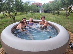 House Garden House Kastel Stafilic, Size 70.00 m2, Airline distance to the sea 150 m, Airline distance to town centre 510 m