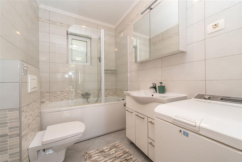 Apartment A6, for 6 persons