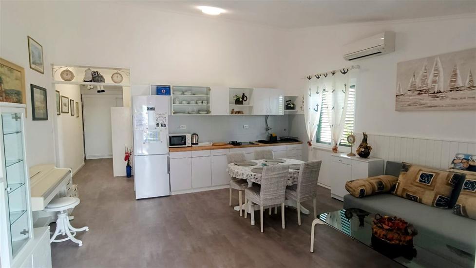 Apartment A4, for 3 persons