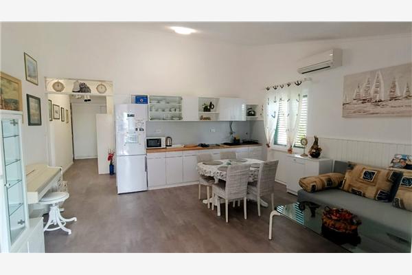 Apartment A4, for 3 persons