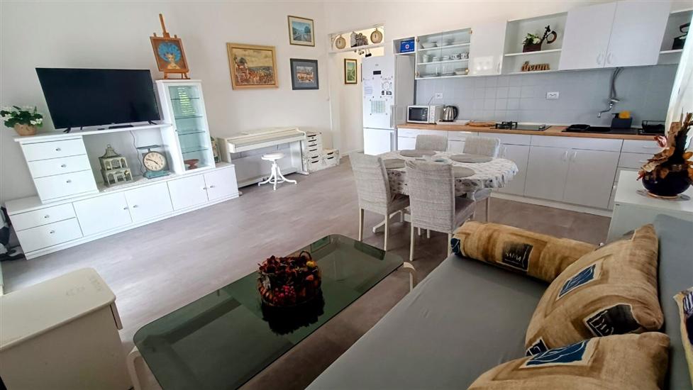 Apartment A4, for 3 persons