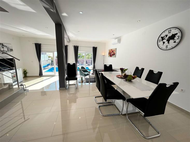 Hiša K1, na 7 osebe