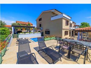 Apartments Black Omisalj - island Krk, Size 100.00 m2, Accommodation with pool, Airline distance to town centre 500 m