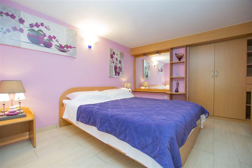 Apartment A1, for 5 persons
