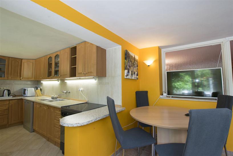 Apartment A1, for 5 persons