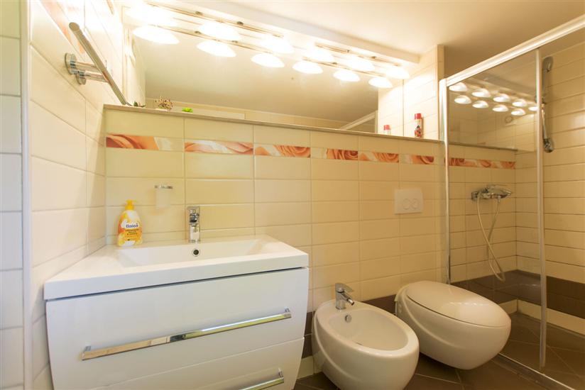 Apartment A1, for 5 persons