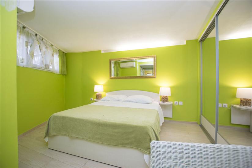 Apartment A1, for 5 persons