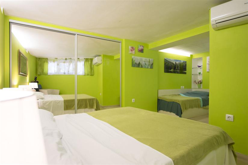 Apartment A1, for 5 persons