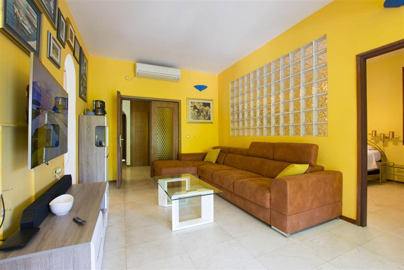 Apartment A2, for 6 persons