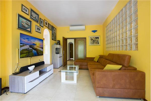 Apartment A2, for 6 persons