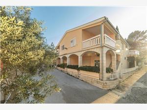 Apartment Apartman Toni Podaca, Size 45.00 m2, Airline distance to the sea 100 m