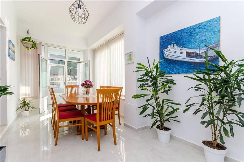 Apartment A1, for 8 persons