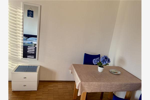 Room S1, for 2 persons