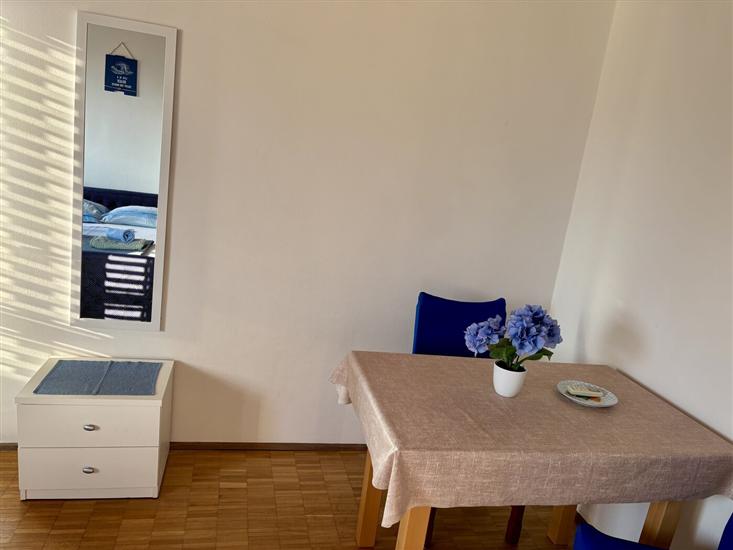 Room S1, for 2 persons