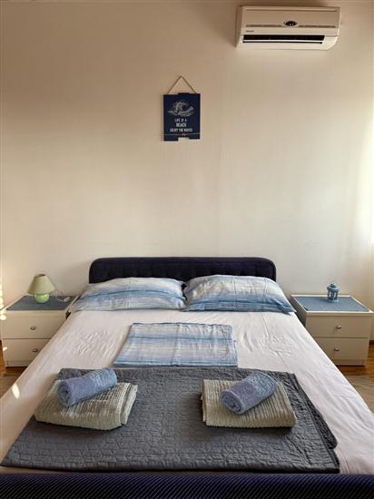 Room S1, for 2 persons