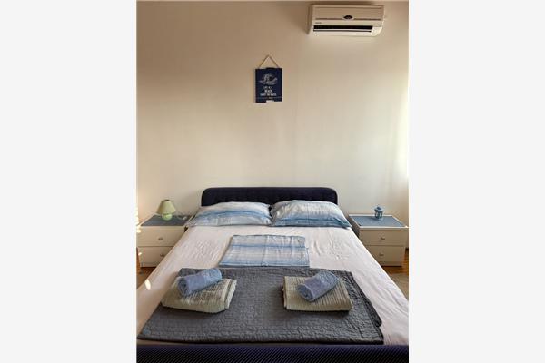 Room S1, for 2 persons