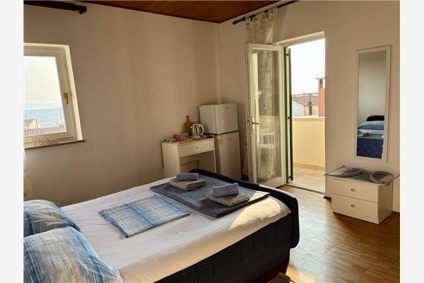 Room S1, for 2 persons