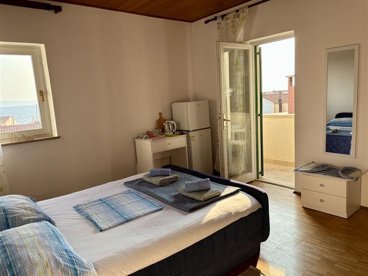 Room S1, for 2 persons